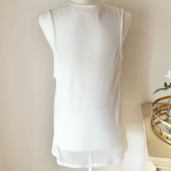 Lululemon Athletica || Mesh on Mesh Tank - Picture 8 of 11